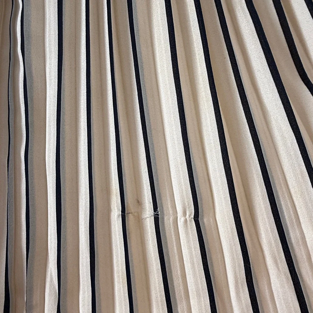J Crew pleated two tone skirt - Picture 3 of 3